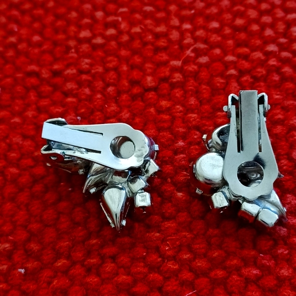 Vintage Rhinestone Clip Earrings 1940s-1950s - Picture 2 of 2